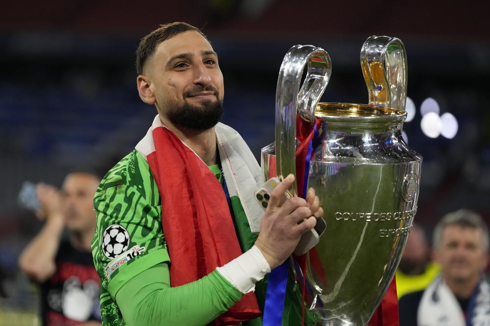 内蒙古多地滑雪场“开板”迎客，冬季旅游迅速升温